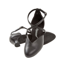 Schwarze Damen-Tanzschuhe aus Leder mit überkreuzten Riemchen und niedrigem Absatz von Diamant, genannt 107 Leder Tanzschuhe in Schwarz.