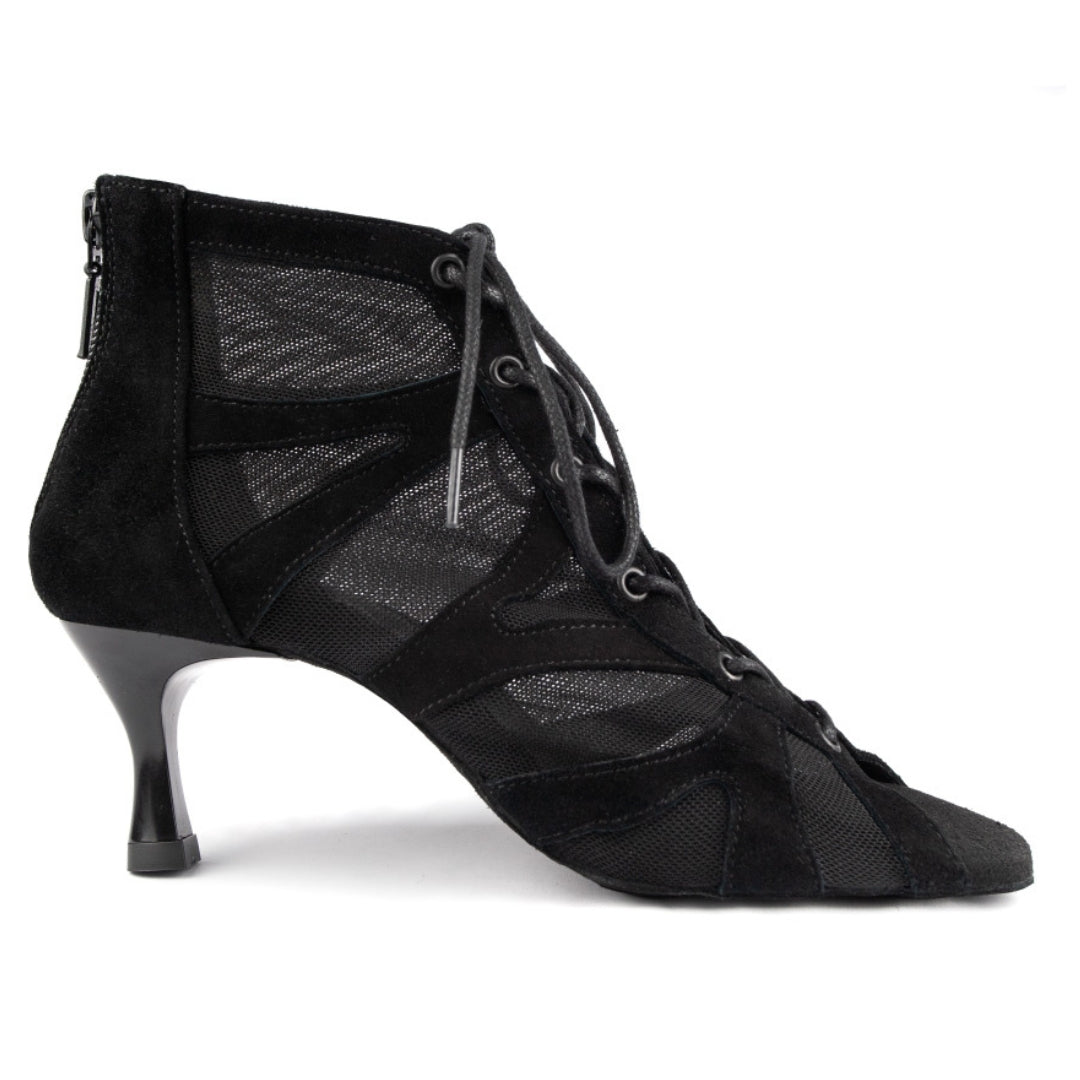 Die Tanzschuhe PD819 von Portdance aus schwarzem Nubukleder kombinieren Eleganz mit atmungsaktivem Mesh für einen stylischen Look.