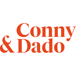 Roter Text „Conny & Dado“ mit Tanzkursen auf weißem Hintergrund.