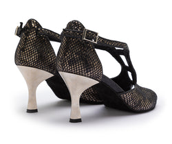 ESP11 Tanzschuhe in Schwarz von Dancing Queens, mit goldenem Netzdesign, T-Riemen und Metallschnalle auf weißem Hintergrund.