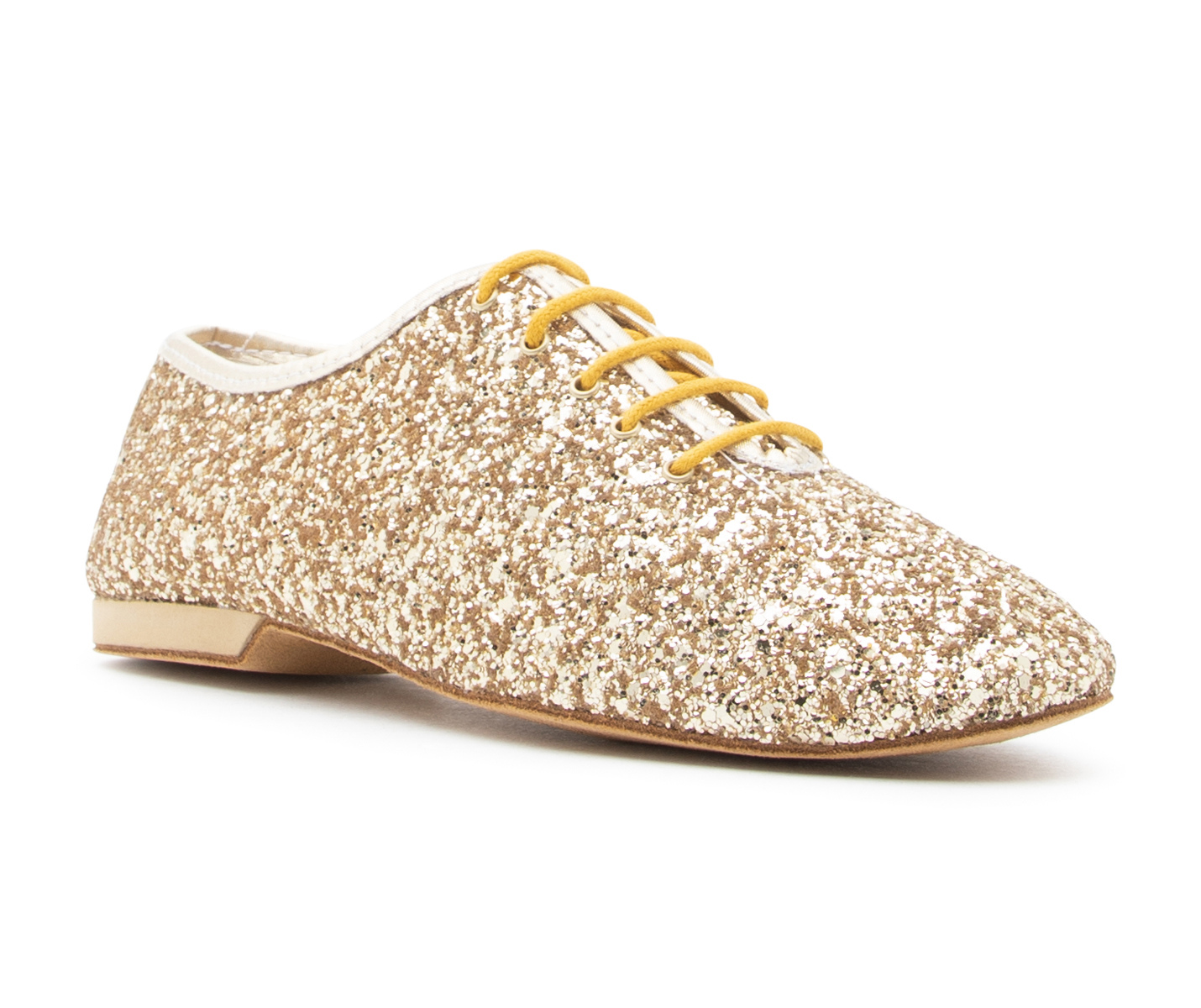 Flow Tanzschuhe in Gold Glitter von Dancing Queens, mit gelben Schnürsenkeln, weißen Borten und flexibler Wildledersohle.