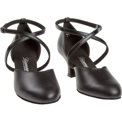 Diamant 048 Tanzschuhe in Schwarz, niedriger Absatz mit Fesselriemchen, auf weißem Hintergrund.