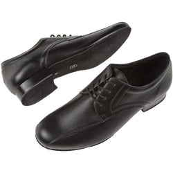 Diamants 094 Tanzschuhe in Schwarz: hochwertige schwarze Lederschuhe, einer aufrecht und einer auf der Seite, auf weißem Hintergrund.
