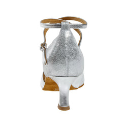 Rückansicht von Diamants 141 Tanzschuhen in Silber mit Knöchelriemen und strukturiertem Silberdesign.