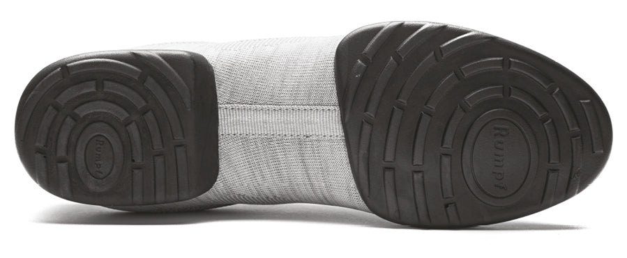 Der Rumpf 1567 Zuma Tanzsneaker hat eine schwarze Gummisohle und eine gepolsterte Innensohle, abgebildet auf weißem Hintergrund.