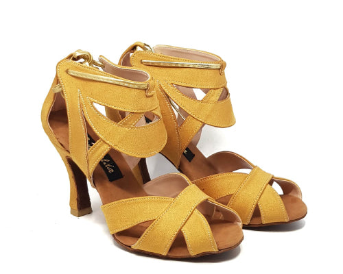 Die Tanzschuhe 14115-64-T06 in Gelb von Esmeralda haben ausgeschnittene Riemen und einen Reißverschluss am Knöchel.