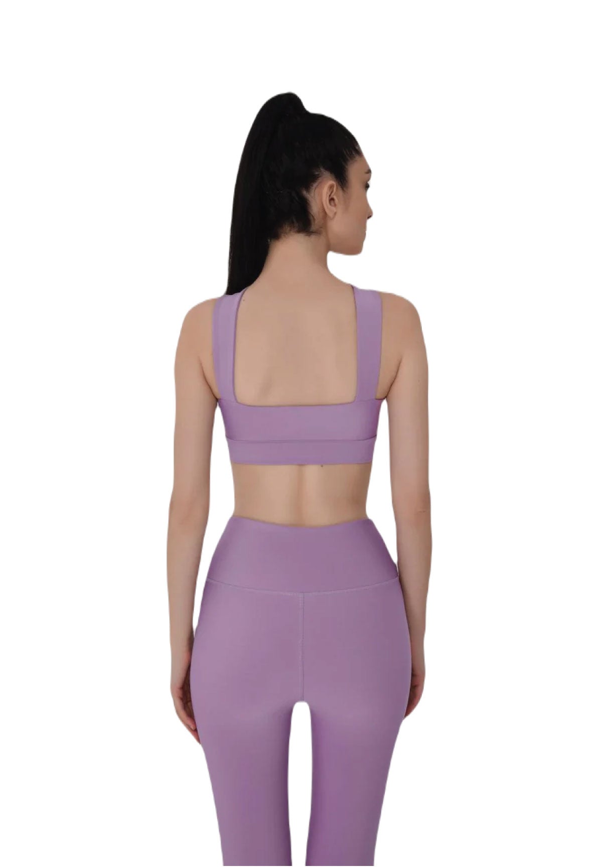 Eine Person in einem Lismina 194 Decoltée Sport-BH in Lila, von hinten gesehen, mit langen Haaren, die zu einem Pferdeschwanz gebunden sind.