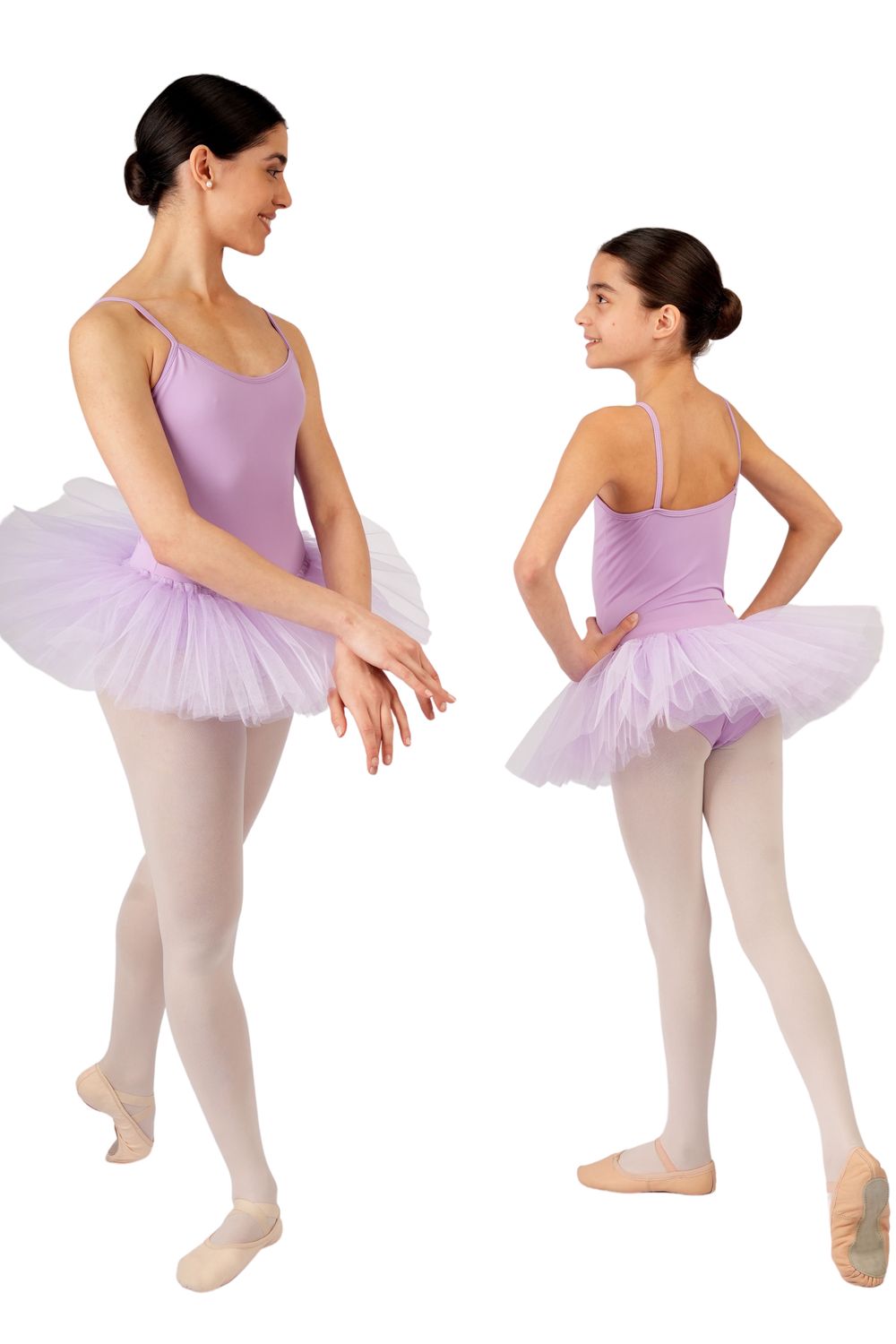 Zwei Ballerinas im R3105 Lila Tutu von Rumpf posieren anmutig vor einem schlichten Hintergrund.