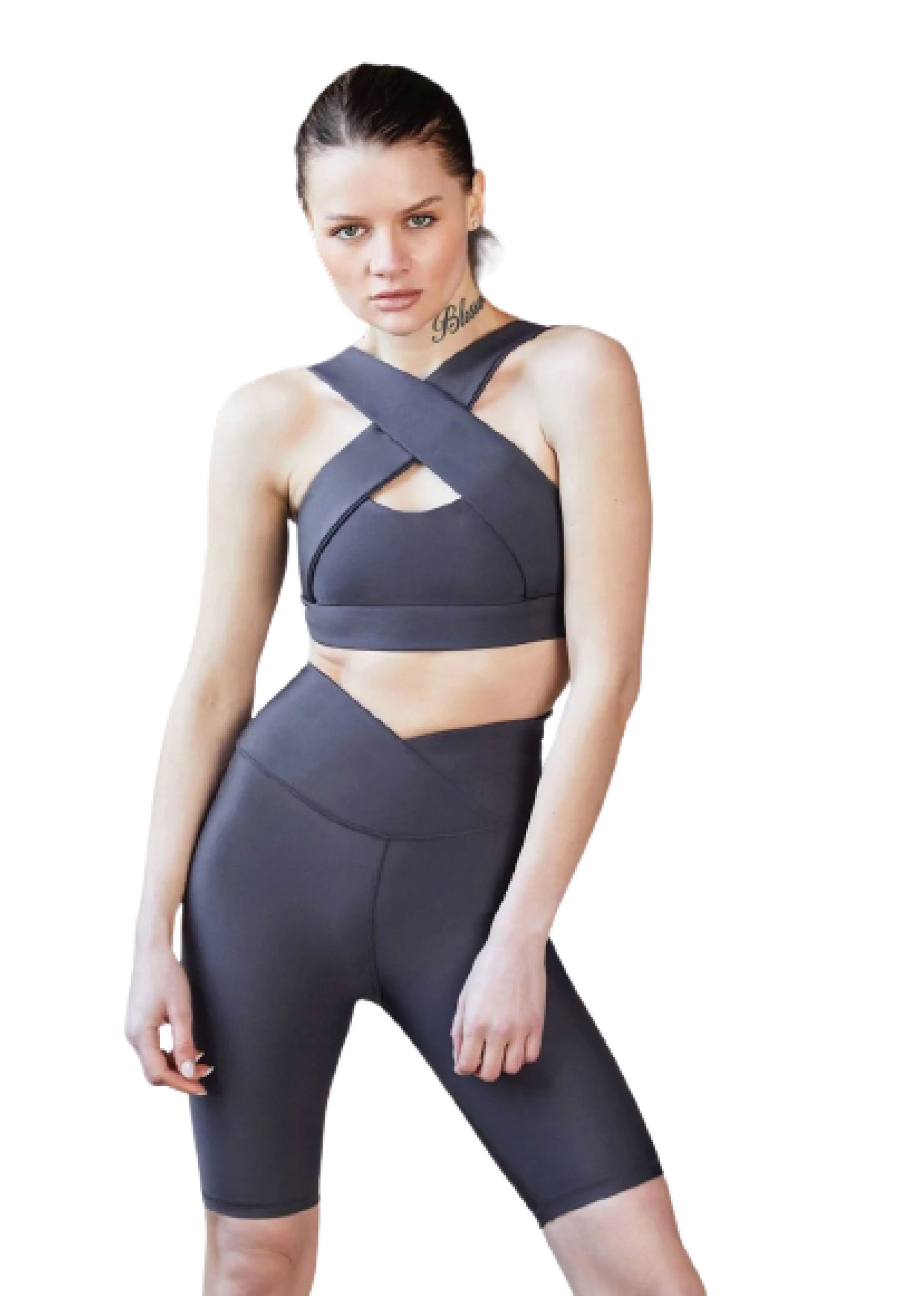 Person in Lisminas 6017 Biker Leggings Ve Waist Antrazit und einem dunkelgrauen Crossover-Sportoutfit posiert vor Weiß.