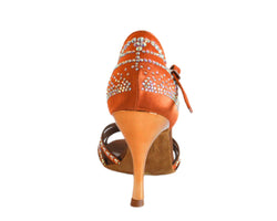 Rückansicht des Tanzschuhs 745 Copper Satin Strass von Lidmag mit Strassdetails auf weißem Hintergrund.