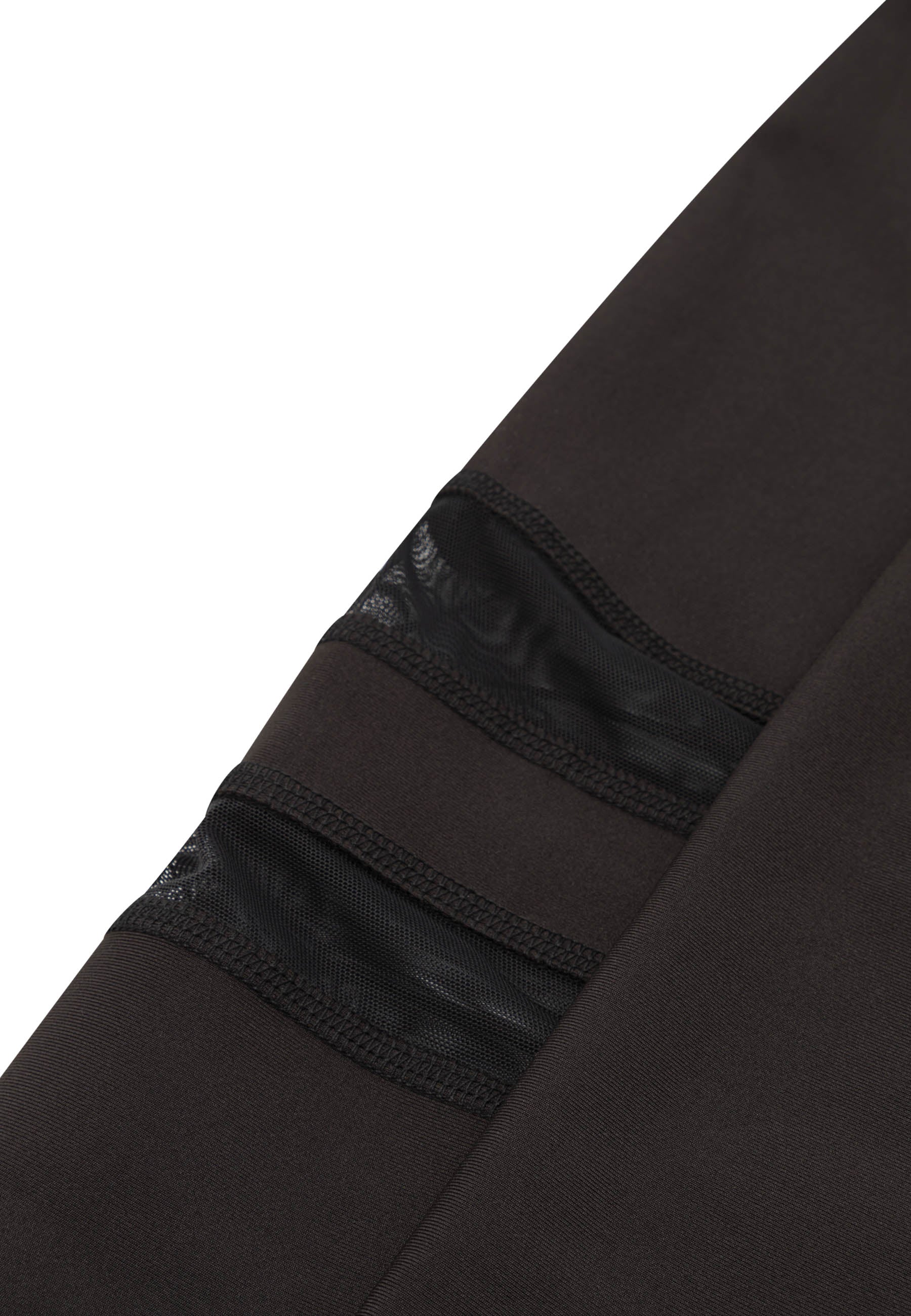Nahaufnahme der 913 Tulle Detailed Sport Leggings von Lismina in Schwarz mit drei schwarzen Netzstreifen.
