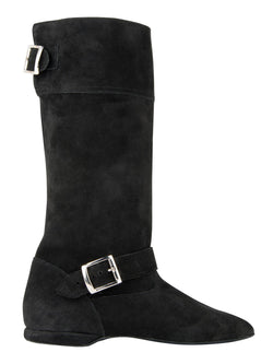 Rumpf 8830 West Coast Swing, kniehoher Stiefel aus schwarzem Wildleder mit silbernen Schnallen oben und am Knöchel, Seitenansicht.