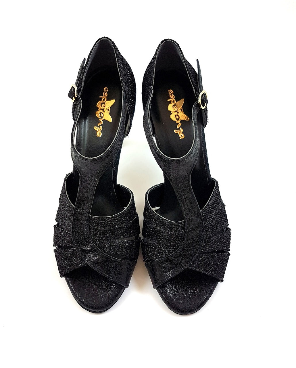 ESP09 Tanzschuhe von Dancing Queens: Schwarze Pumps mit Fesselriemchen und offener Spitze und Fußbett, Draufsicht auf weißem Hintergrund.