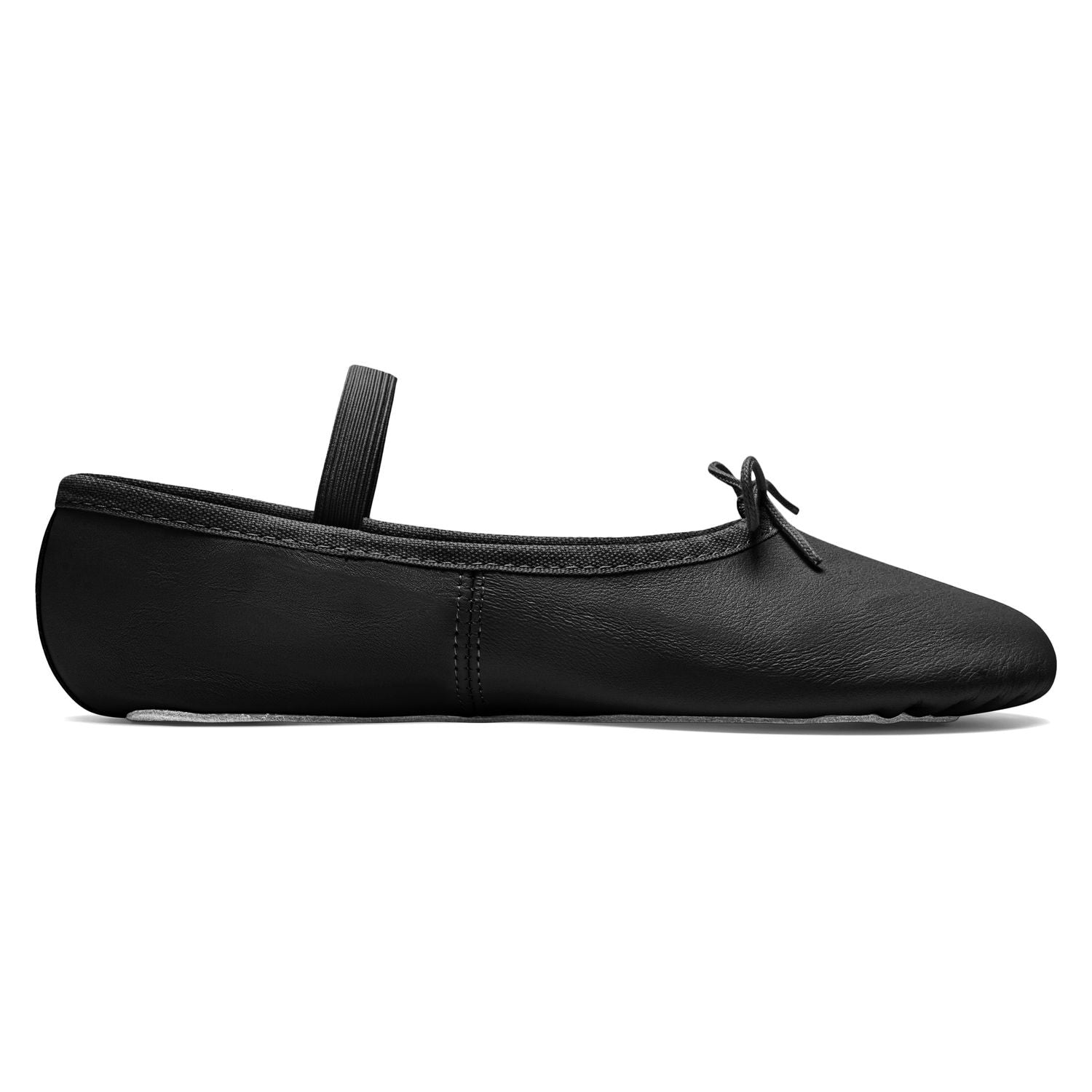 Rumpf 1001 Ballettschläppchen in Schwarz: Flache Lederschuhe mit Schleife und elastischem Riemen, dargestellt im Seitenprofil auf Weiß.