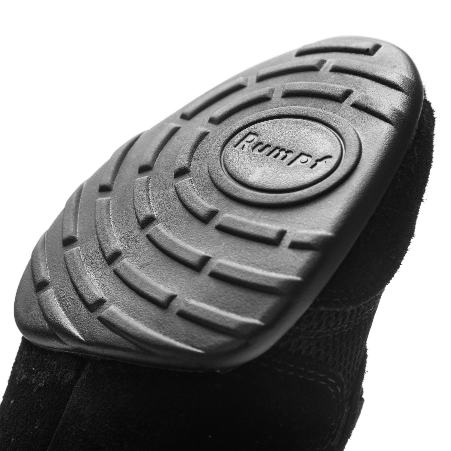 Nahaufnahme einer 1566 NERO Sneaker-Sohle mit kreisförmigem Profil und dem Aufdruck „Rumpf“ in der Mitte.