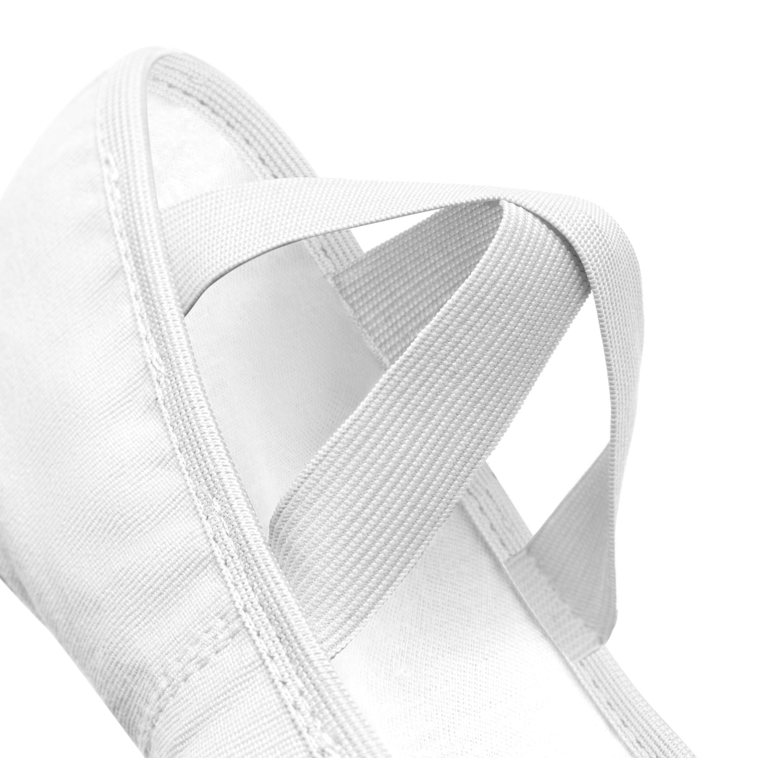 Nahaufnahme des SD16 Só Dança Ballettschläppchen in Weiß von Rumpf mit überkreuzten Gummibändern.