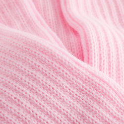 Nahaufnahme des rosafarbenen Rippstrickstoffs Rumpf 1120, ideal für Wärmeschutz.