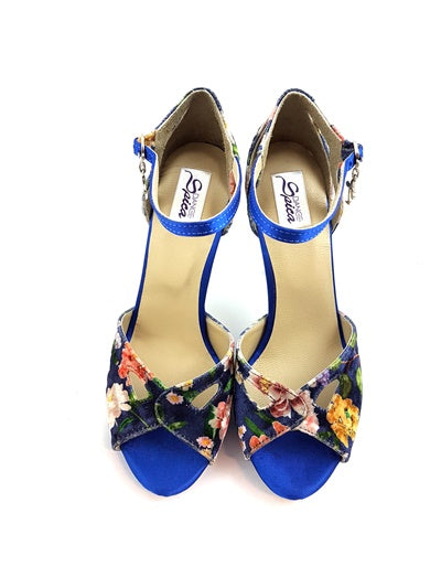 Sirius Dance Shoes en un patrón de flores azules