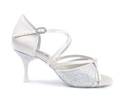 Elegante PD801 PRO Tanzschuhe von Portdance: weiße Glitzer-Absätze mit Schmuckschnalle, ideal für Brautschuhe.