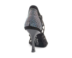 PD814 Tanzschuhe von Portdance: Schwarzes Nubukleder mit Strasssteinen, die von hinten eine elegante Fersenansicht zeigen.